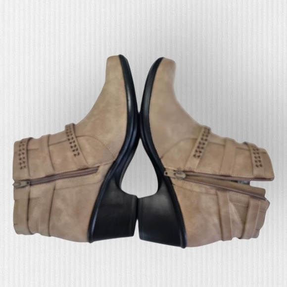 Womens Taupe Faux Suede Ankle Boots Buckle Straps Low Block Heel Side Zip 9.5 W - Picture 8 of 11